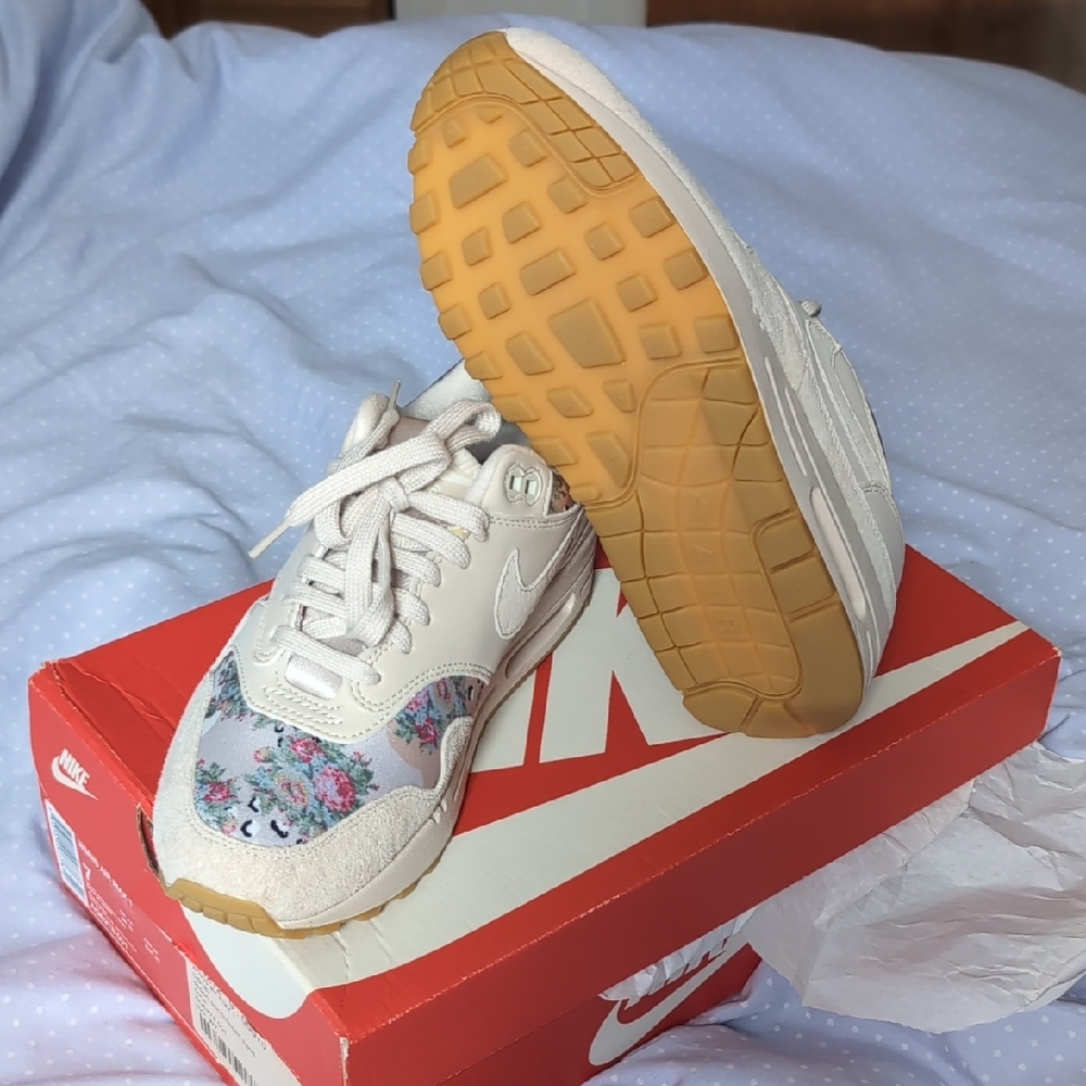 NIKE | Air Max 1 Dessert Sand Floral